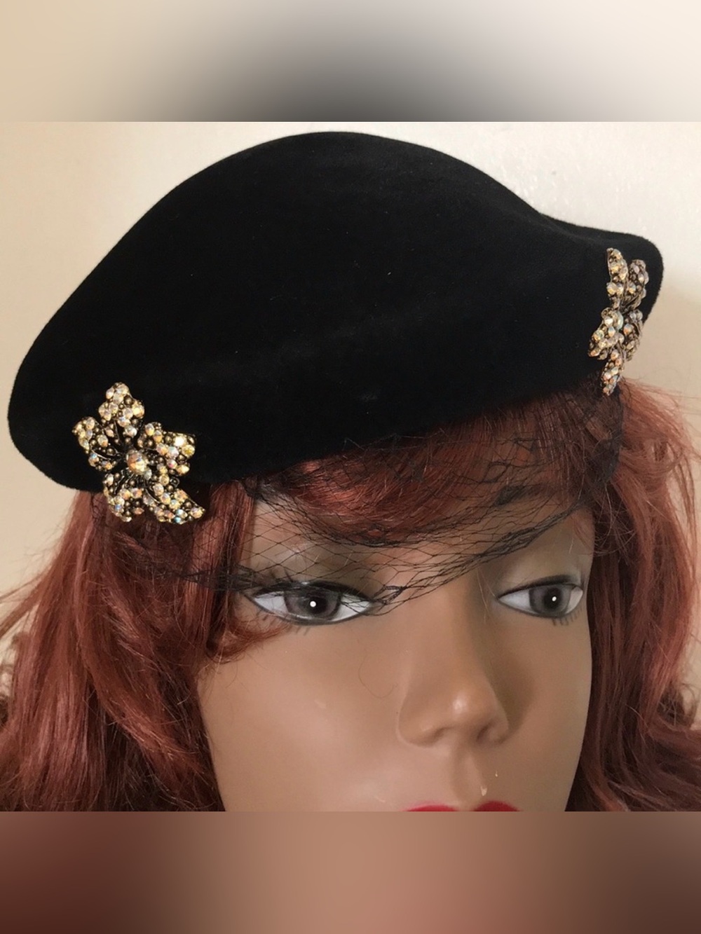 1950s Black Velvet Beret with Gold Crystal Floral Brooch - Picture 2 of 8